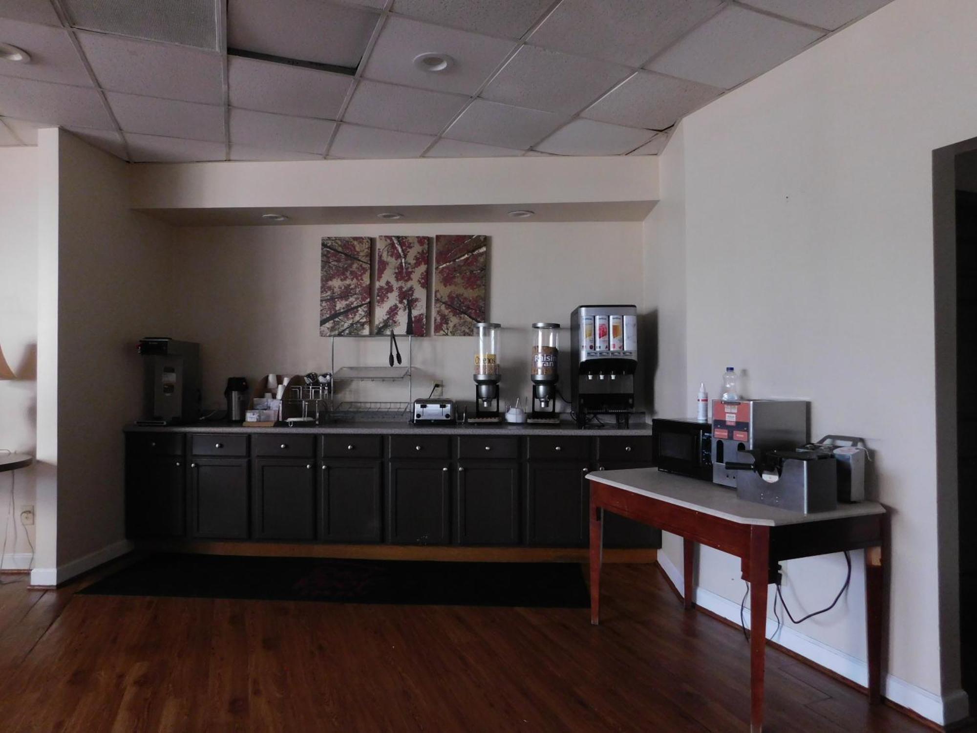 Red Roof Inn & Suites Wytheville Buitenkant foto